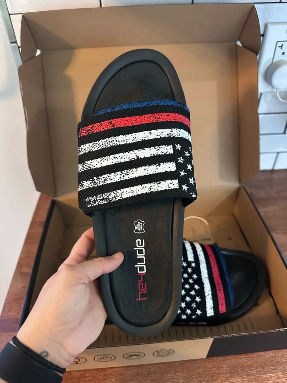 Hey Dude Phoenix Sox Unite Flag Slides - Picture 7 of 7